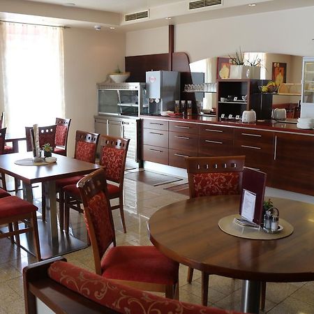 Hotel Checkin Глайсдорф Екстериор снимка