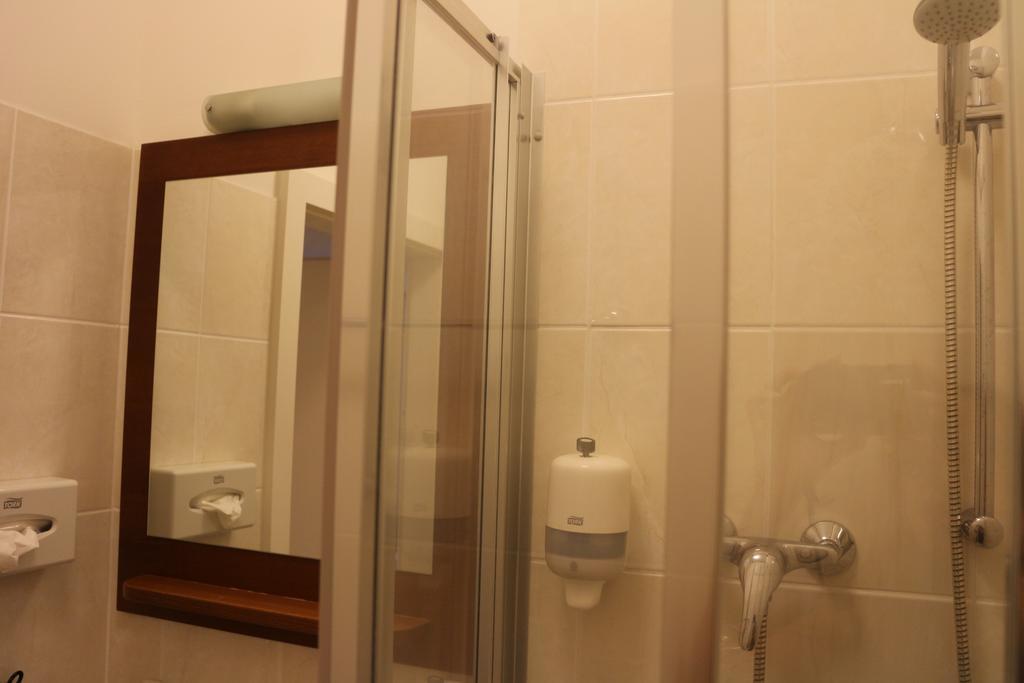 Hotel Checkin Глайсдорф Екстериор снимка
