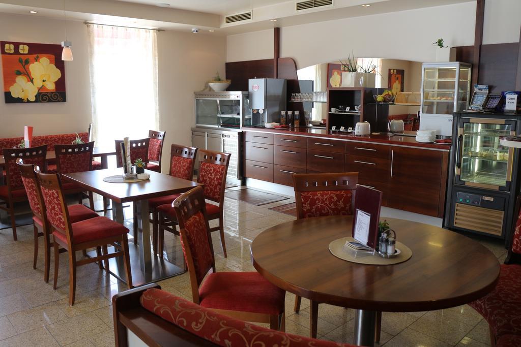 Hotel Checkin Глайсдорф Екстериор снимка