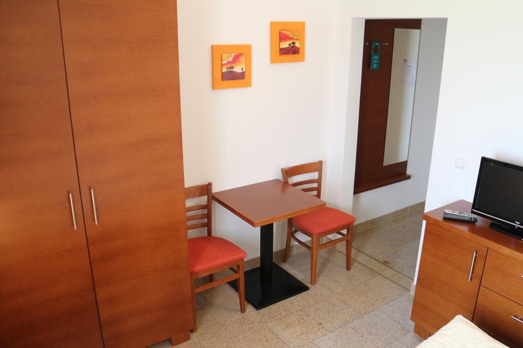 Hotel Checkin Глайсдорф Екстериор снимка